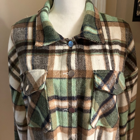 Flannel long sleeves shirt 2x. - Picture 2 of 9